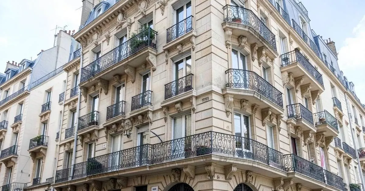 Façades d’immeubles anciens du centre-ville à Troyes